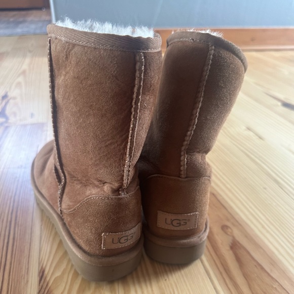 Ugg classic short  brown bootie size 7 - Picture 3 of 7